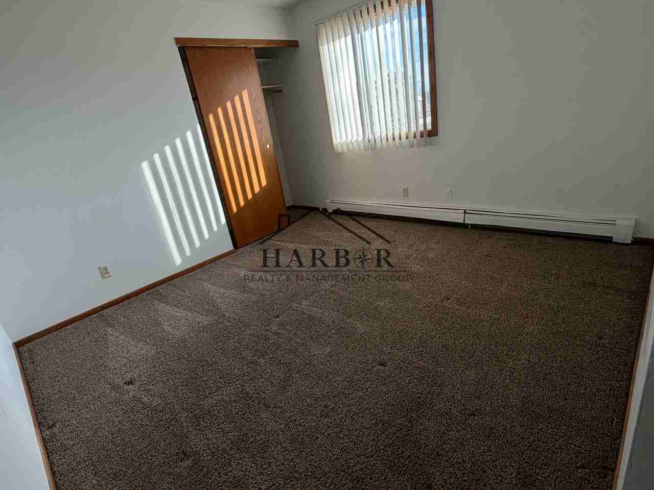 110 2nd Ave Ne - Photo 4 of 7