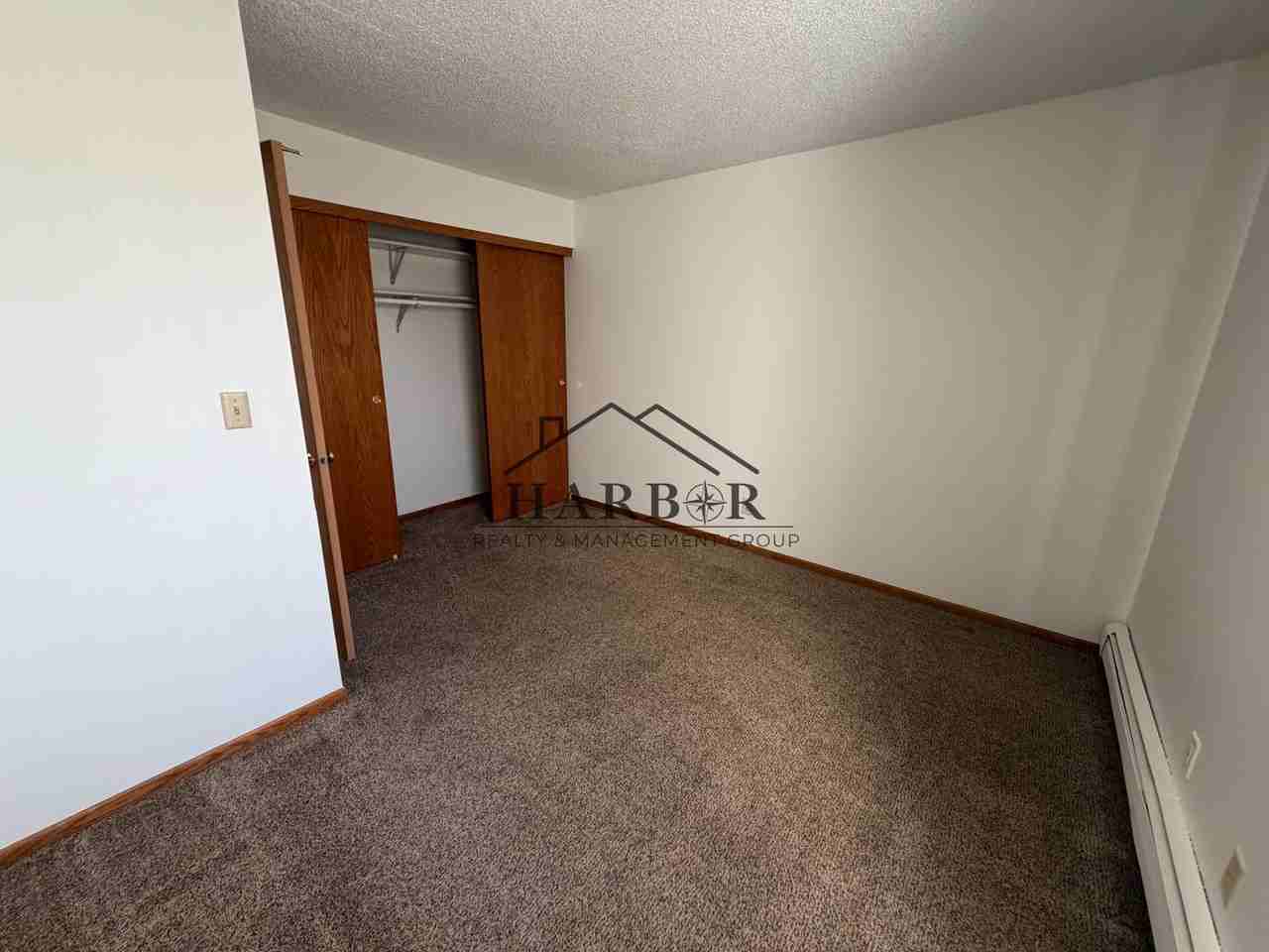 110 2nd Ave Ne - Photo 5 of 7