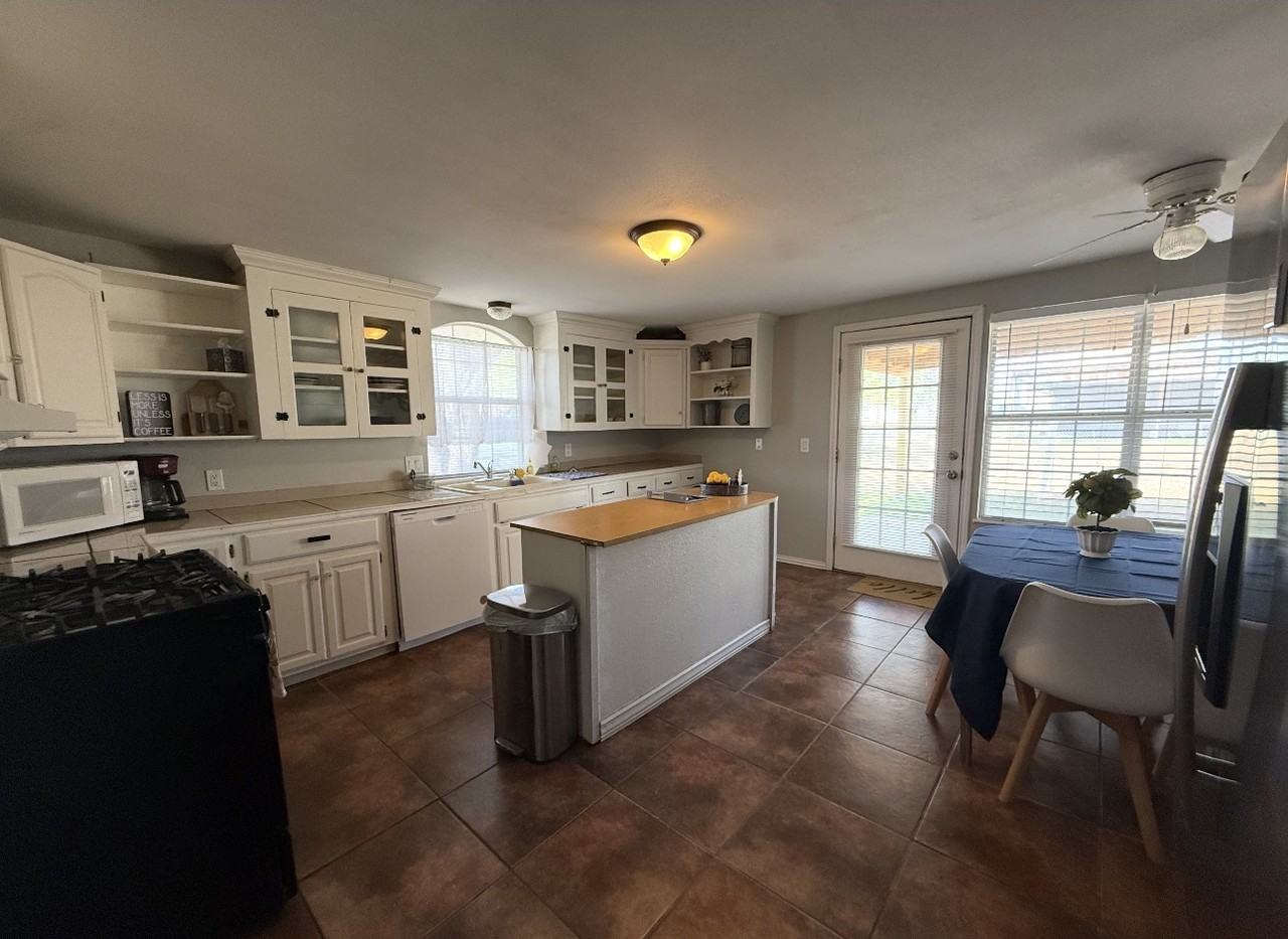 116 N Matlock St #1 - Photo 2 of 11