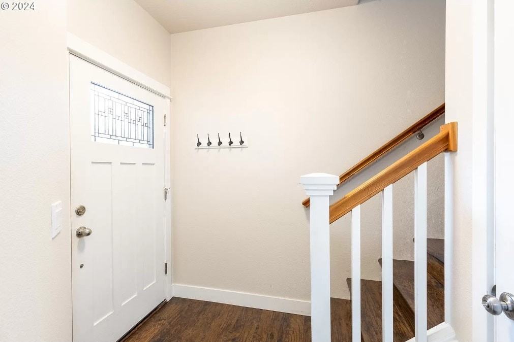 722 Oak Hollow Drive - Photo 3 of 16