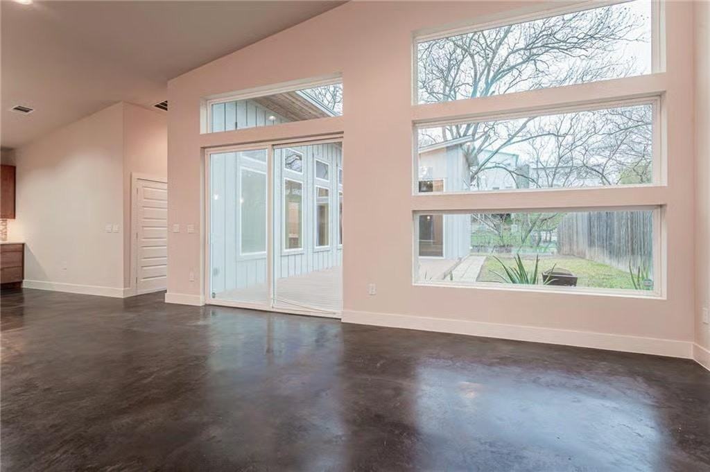 1404 Cometa St - Photo 2 of 16