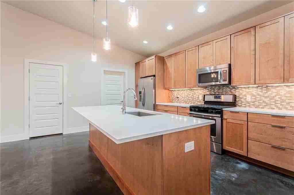 1404 Cometa St - Photo 3 of 16