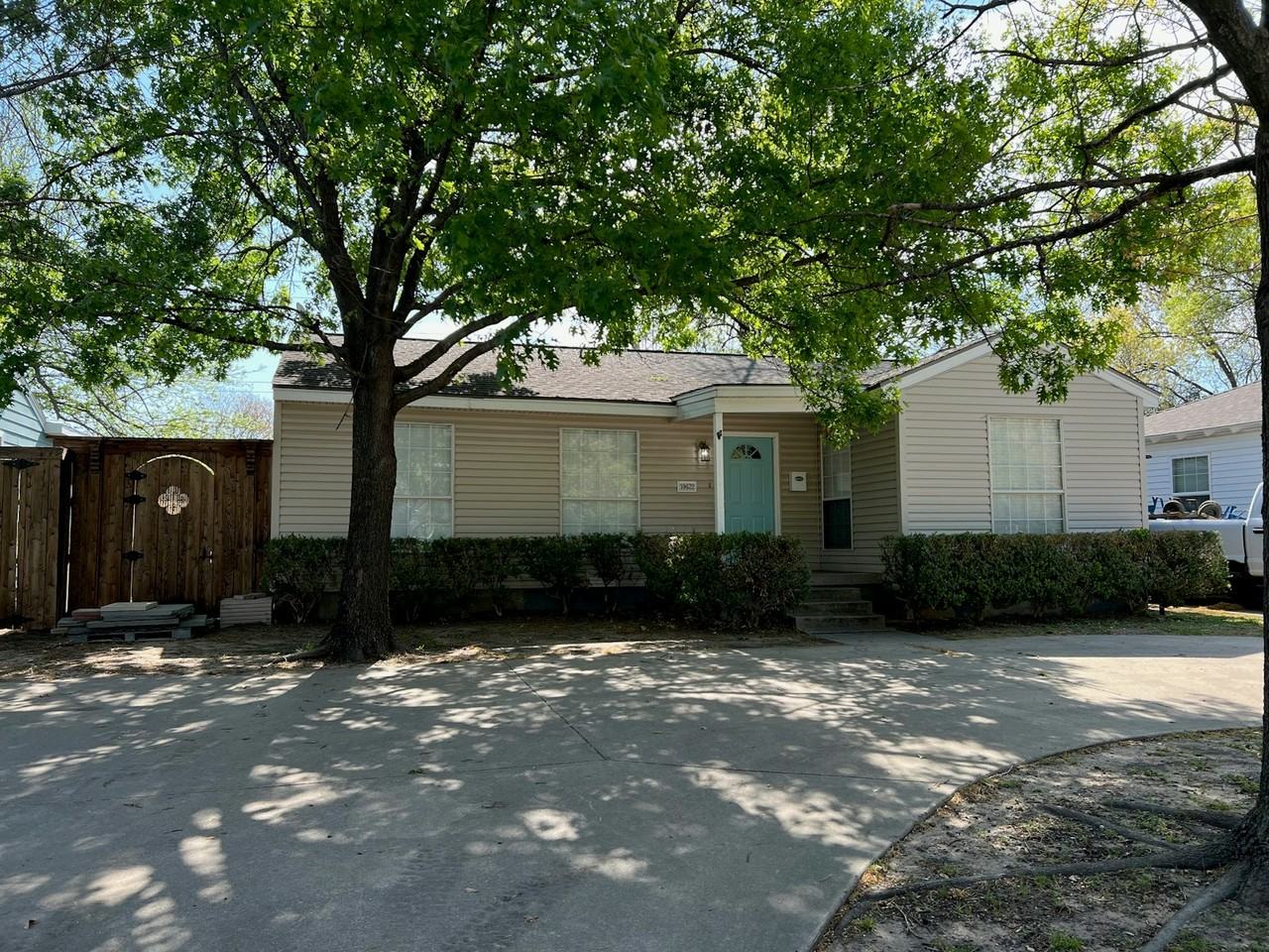 10622 Hermosa Drive - Photo 2 of 34