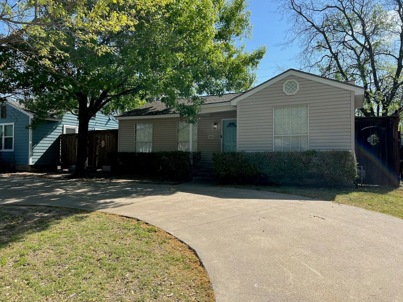 10622 Hermosa Drive - Photo 3 of 34