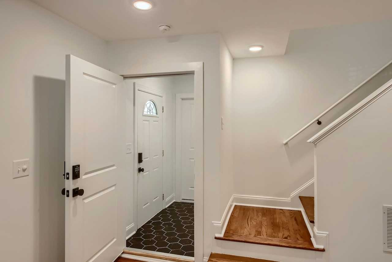 406 South Columbia Drive, Unit A - Photo 5 of 37