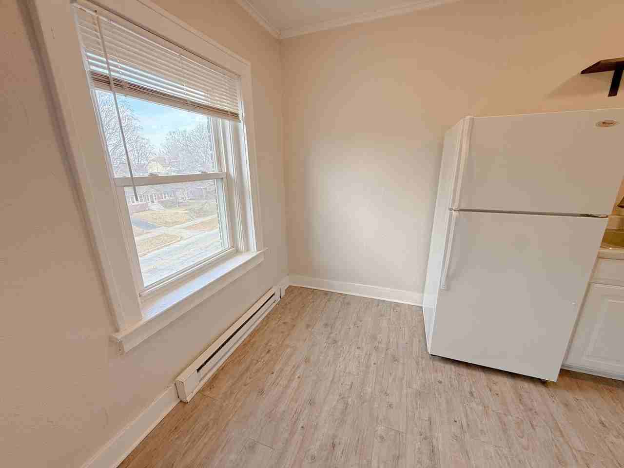 301 N Gladstone Blvd - Photo 7 of 11