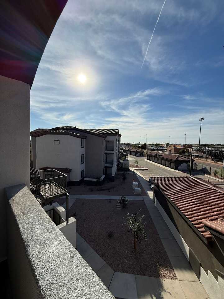 The Crest at Skyline Now offering up to 8 weeks FREE rent! Call today to schedule your tour: (480) 390 - Photo 6 of 50