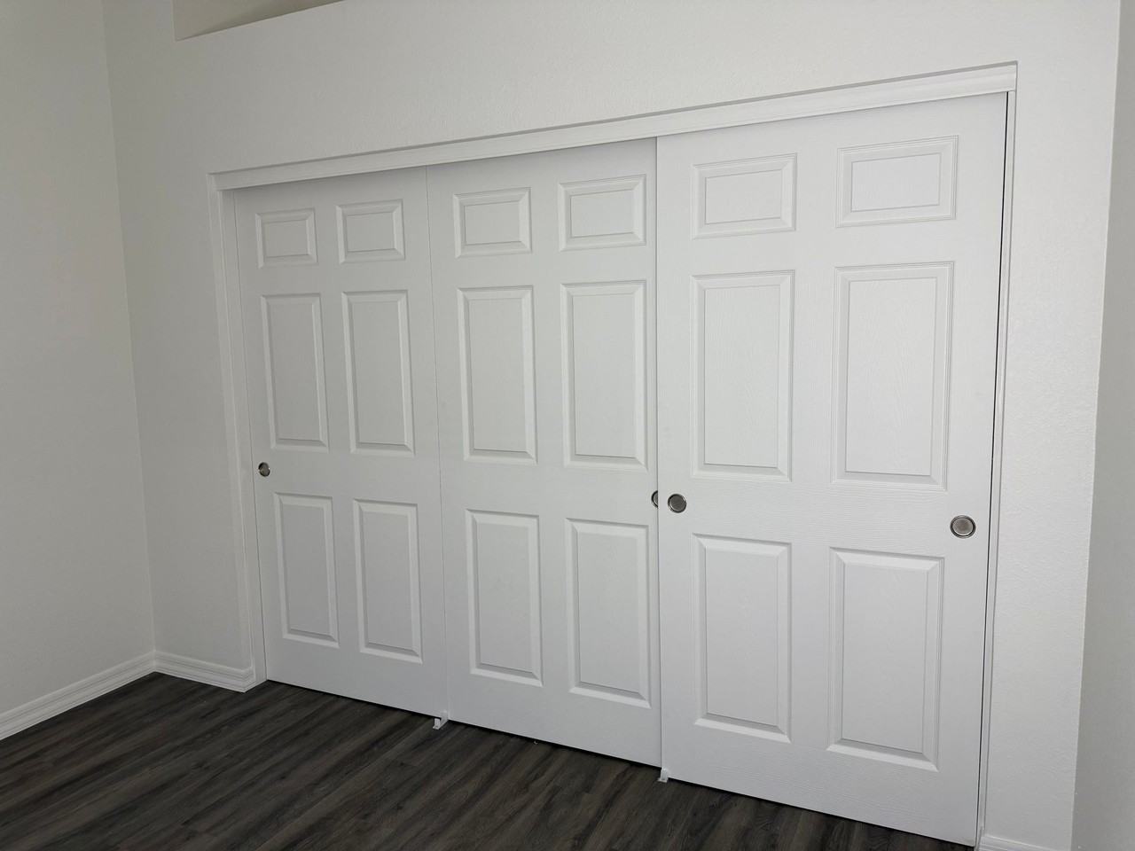 The Crest at Skyline Now offering up to 8 weeks FREE rent! Call today to schedule your tour: (480) 390 - Photo 7 of 50