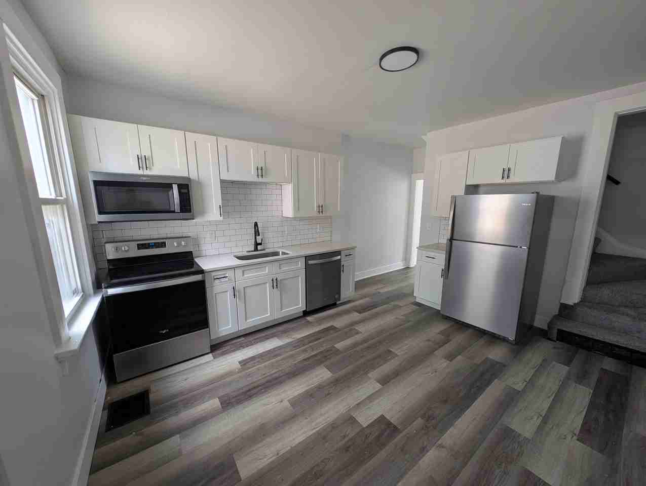 542 W Town St #542 - Photo 3 of 7