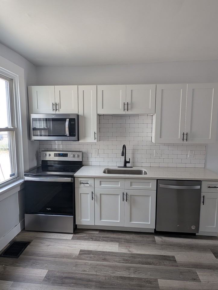 542 W Town St #542 - Photo 4 of 7