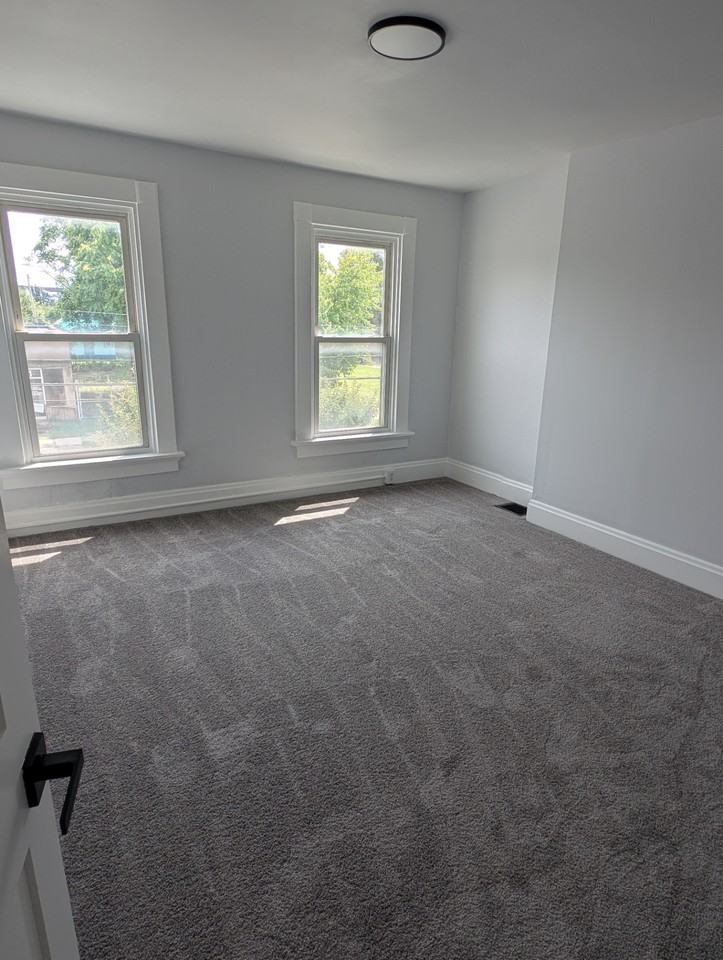 542 W Town St #542 - Photo 5 of 7