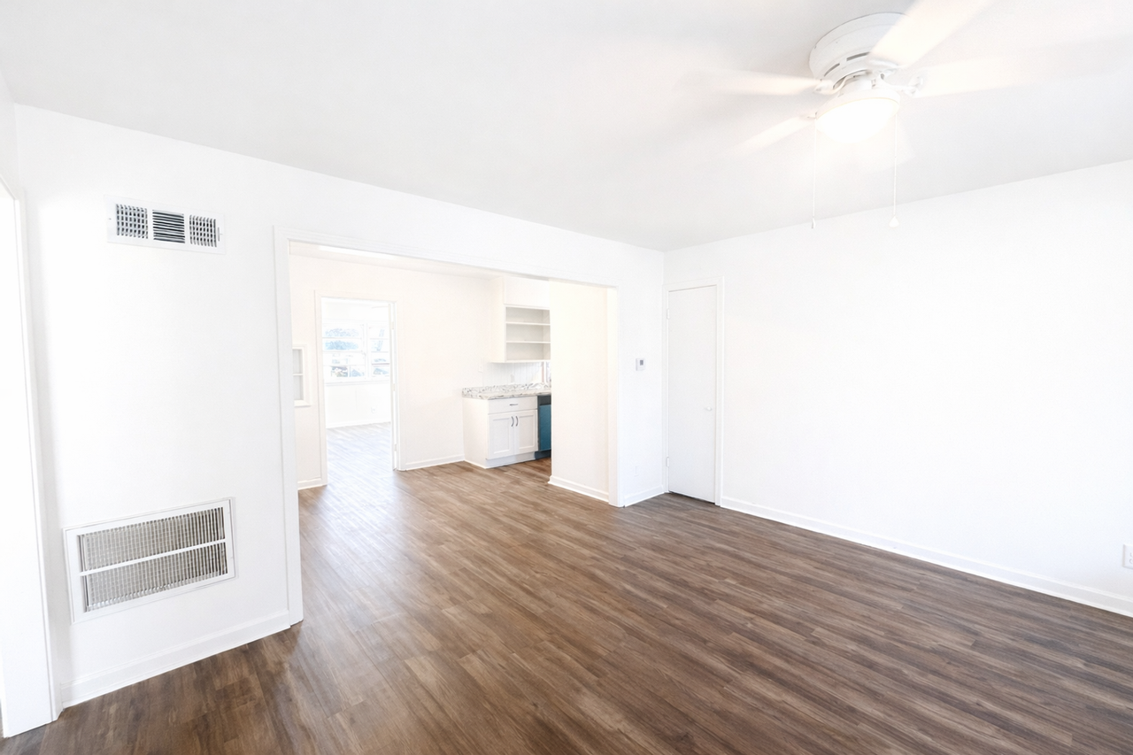 1207 N Oliver Ave - Photo 4 of 13