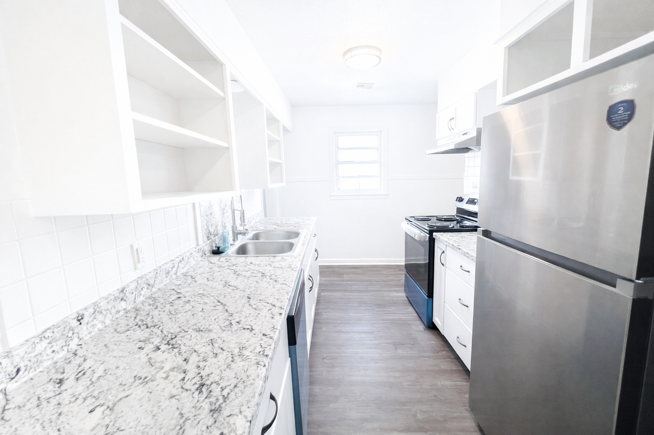 1207 N Oliver Ave - Photo 7 of 13