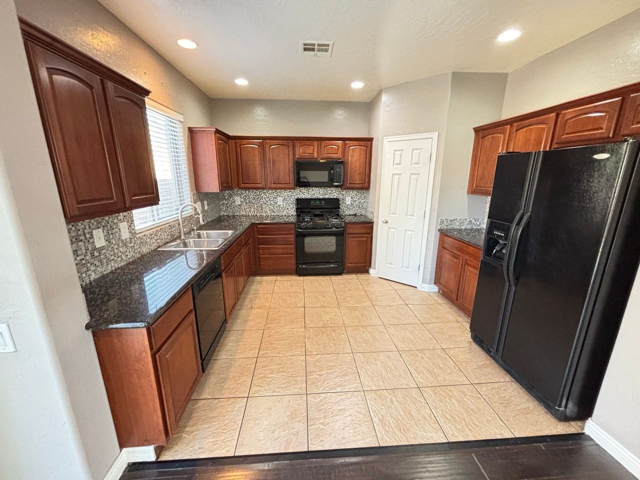 4448 Carrier Dove Ave - Photo 3 of 47
