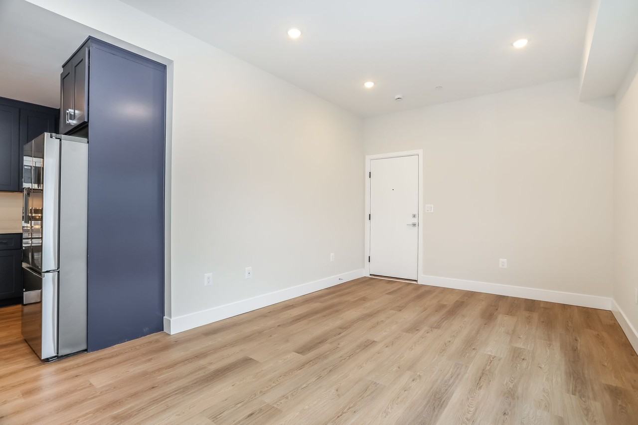 52nd Street Residences - Photo 5 of 24
