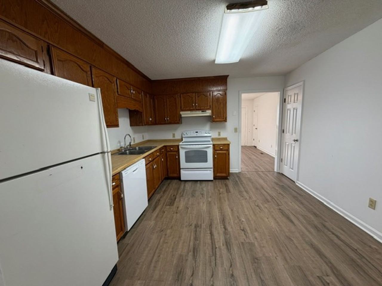 3006 Trewhitt Rd Se - Photo 4 of 10