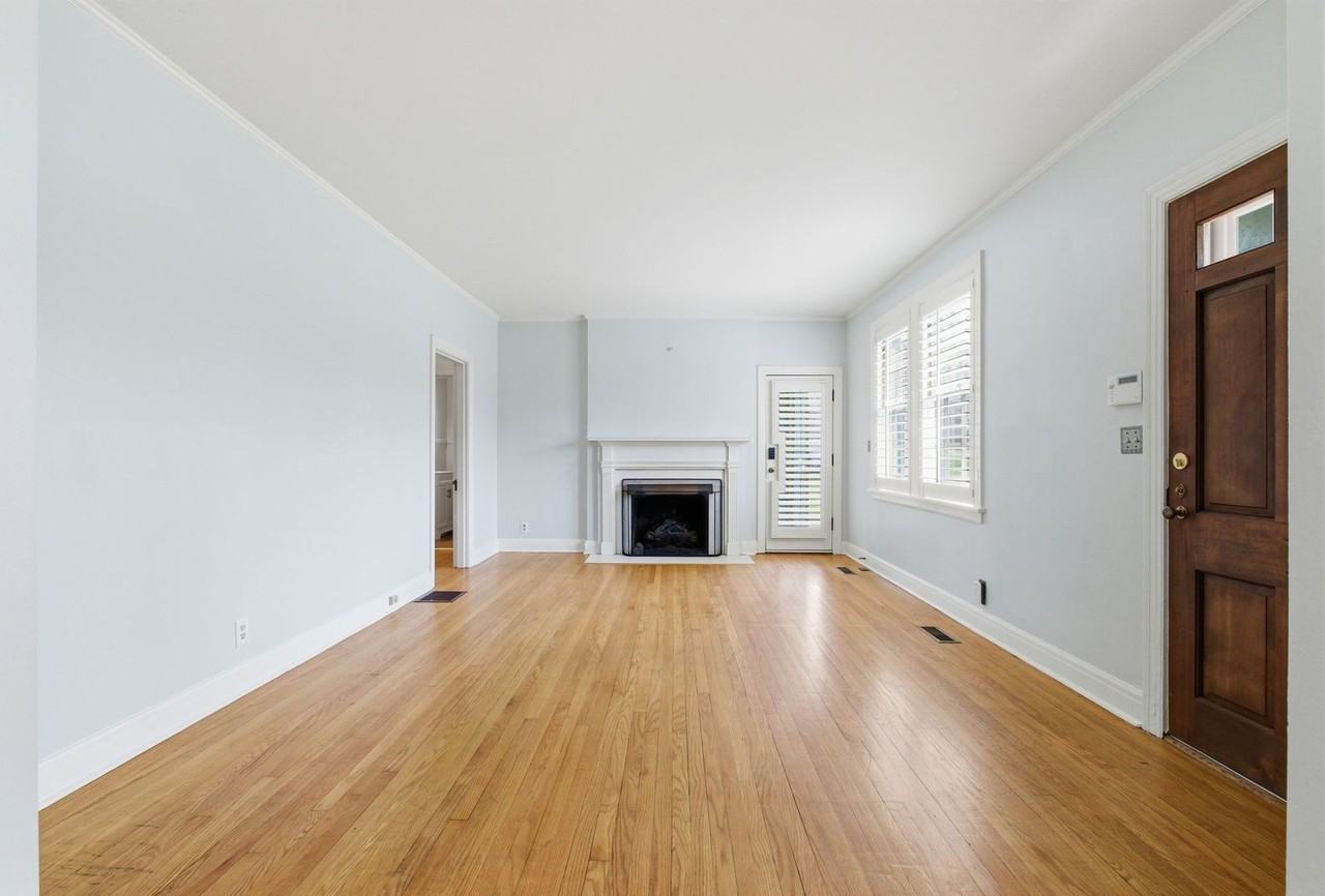 1002 Sutton Hill Rd - Photo 3 of 35