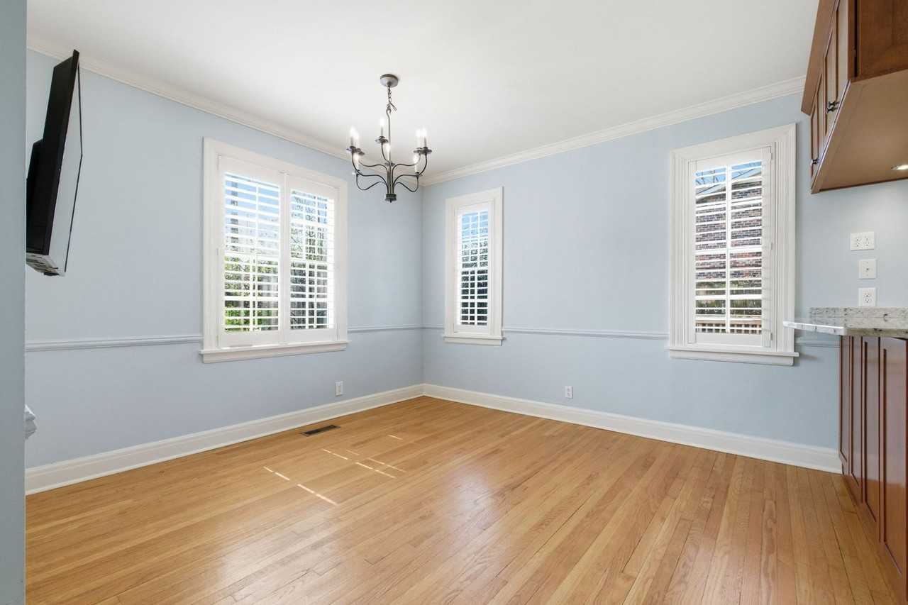 1002 Sutton Hill Rd - Photo 5 of 35
