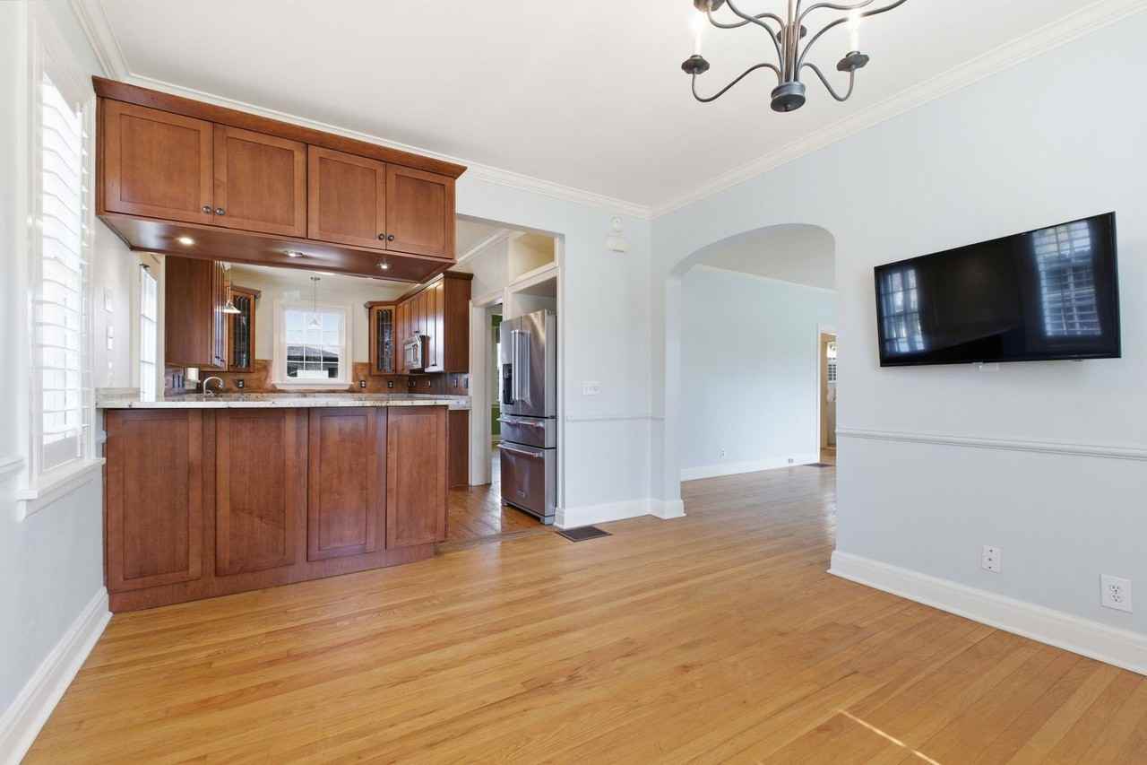 1002 Sutton Hill Rd - Photo 6 of 35