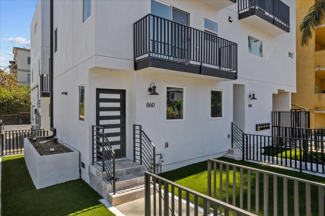 860 860 N Hudson - Photo 2 of 22