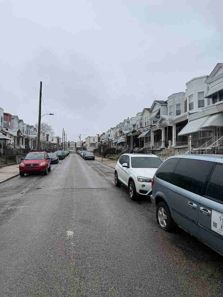 1709 N Edgewood St - Photo 2 of 4