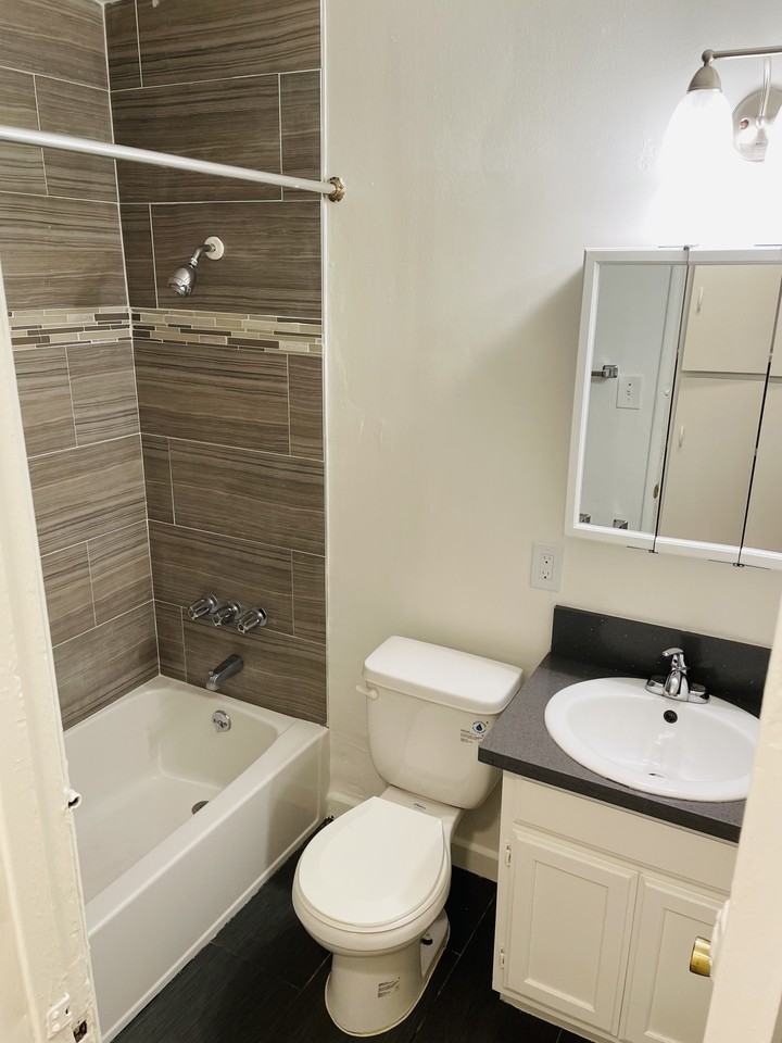 505 Gayley Avenue #401 - Photo 6 of 8