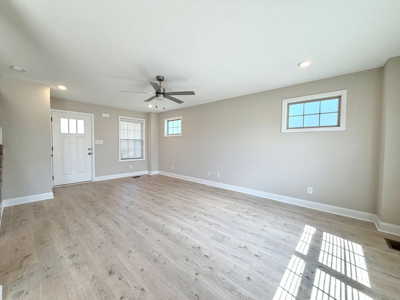 2662 Scott Dr - Photo 5 of 34