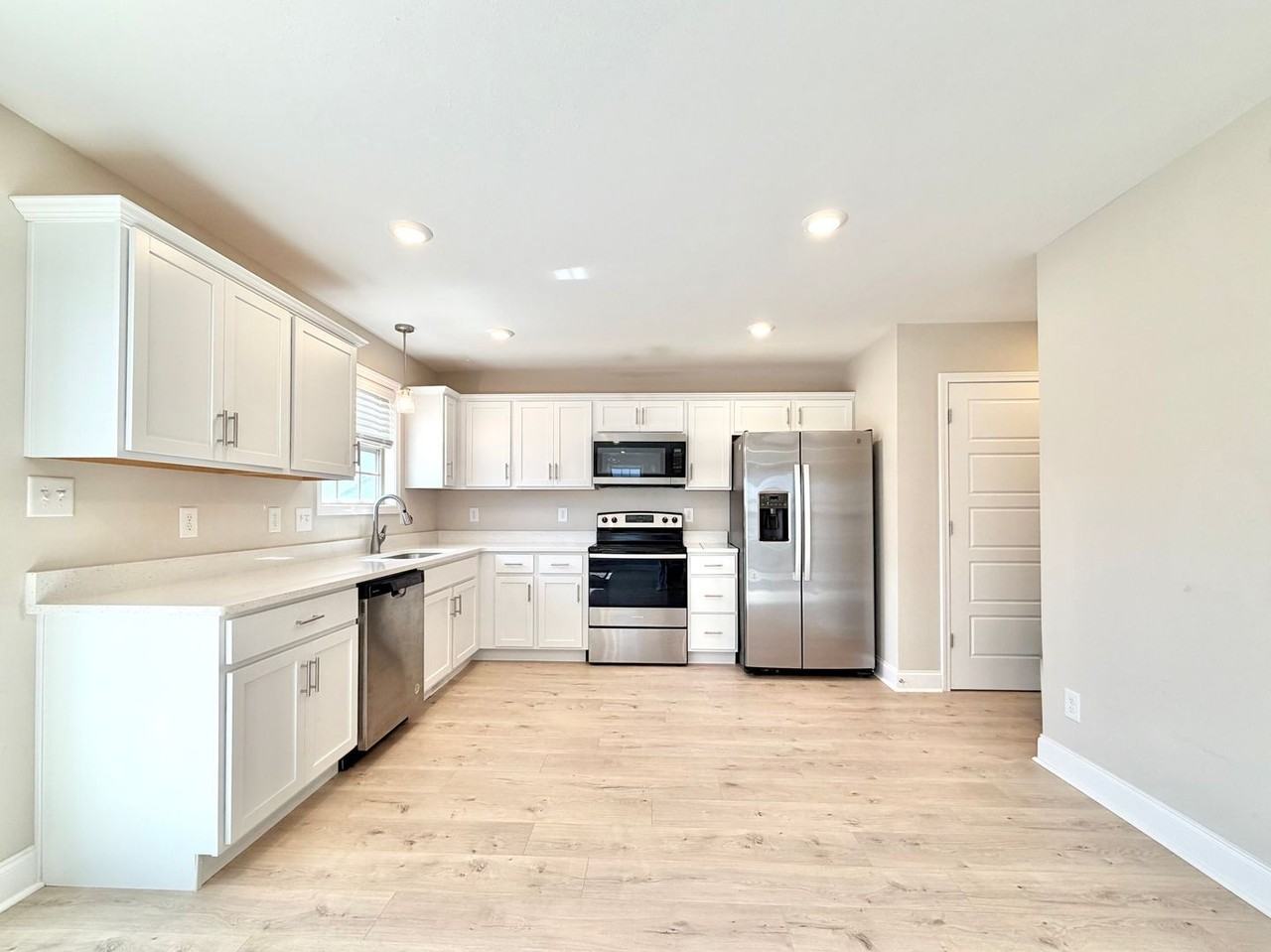 2662 Scott Dr - Photo 6 of 34