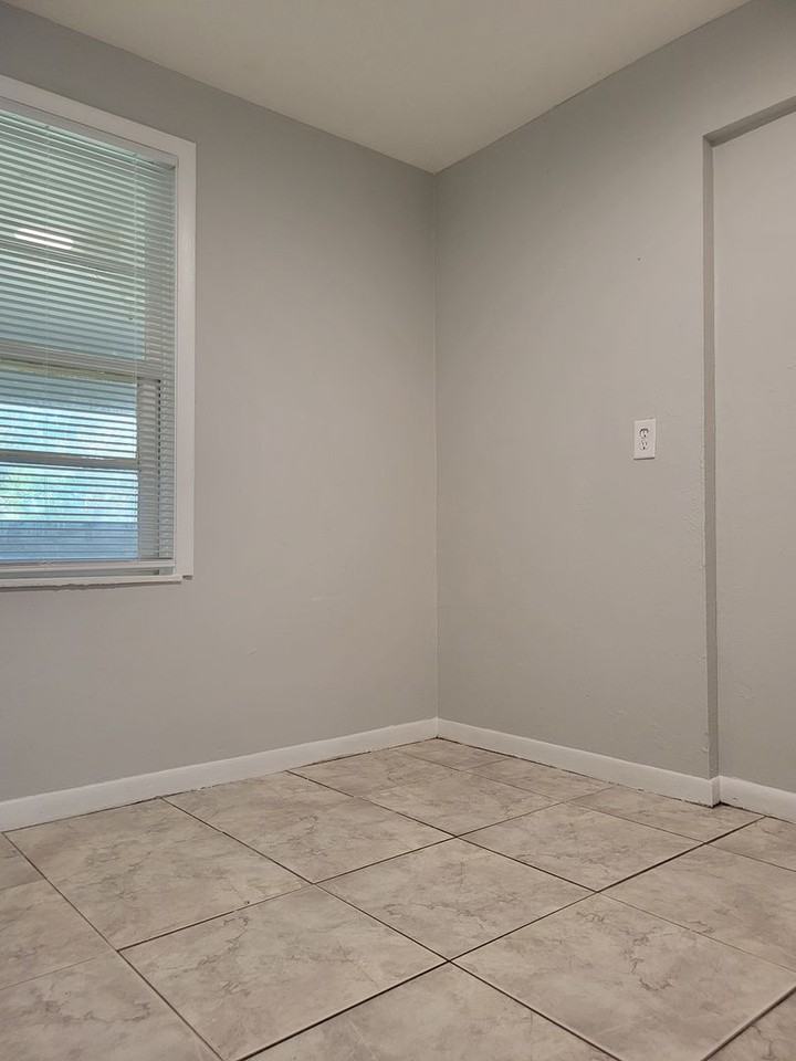 424 Camellia Dr - Photo 6 of 8