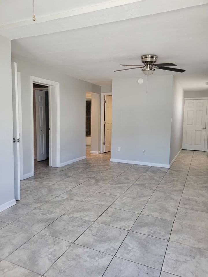 424 Camellia Dr - Photo 2 of 8