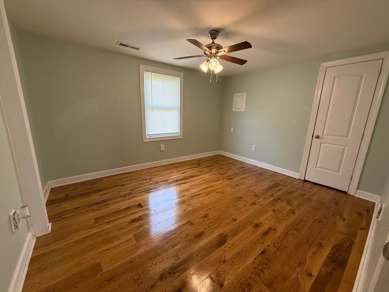 1709 Carolina St E - Photo 6 of 10