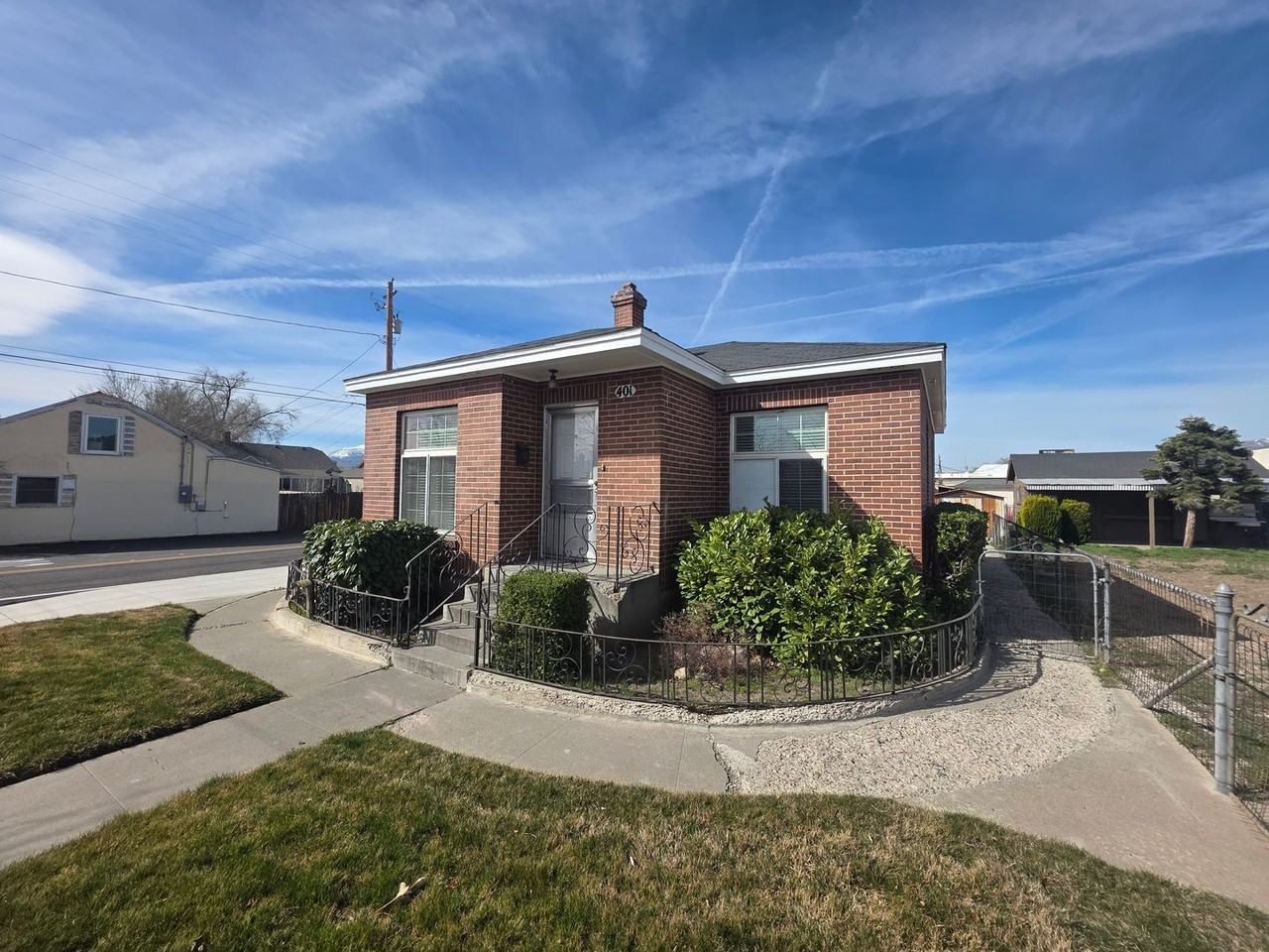 401 18th St - Photo 2 of 10