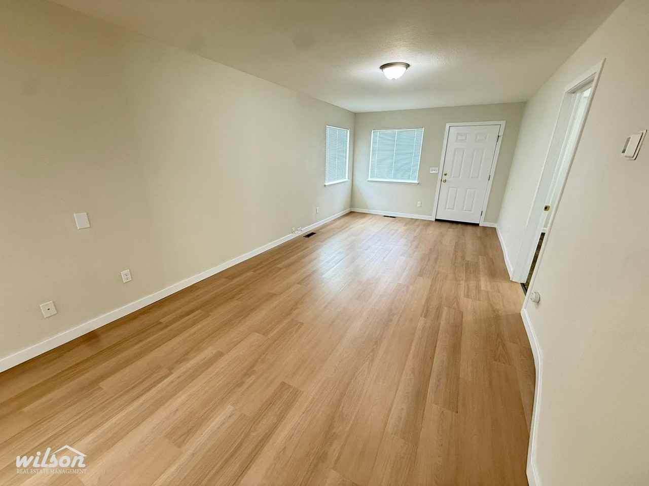 1112 Jefferson Ave - Photo 3 of 16