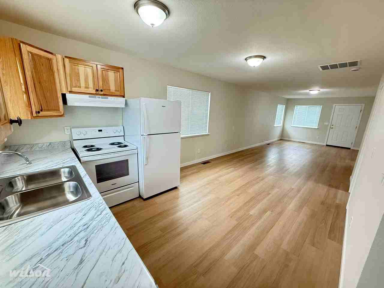 1112 Jefferson Ave - Photo 4 of 16