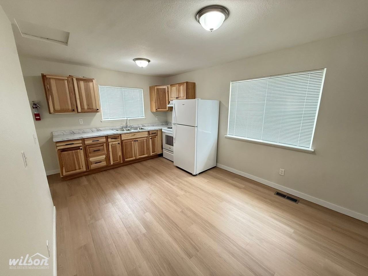 1112 Jefferson Ave - Photo 5 of 16