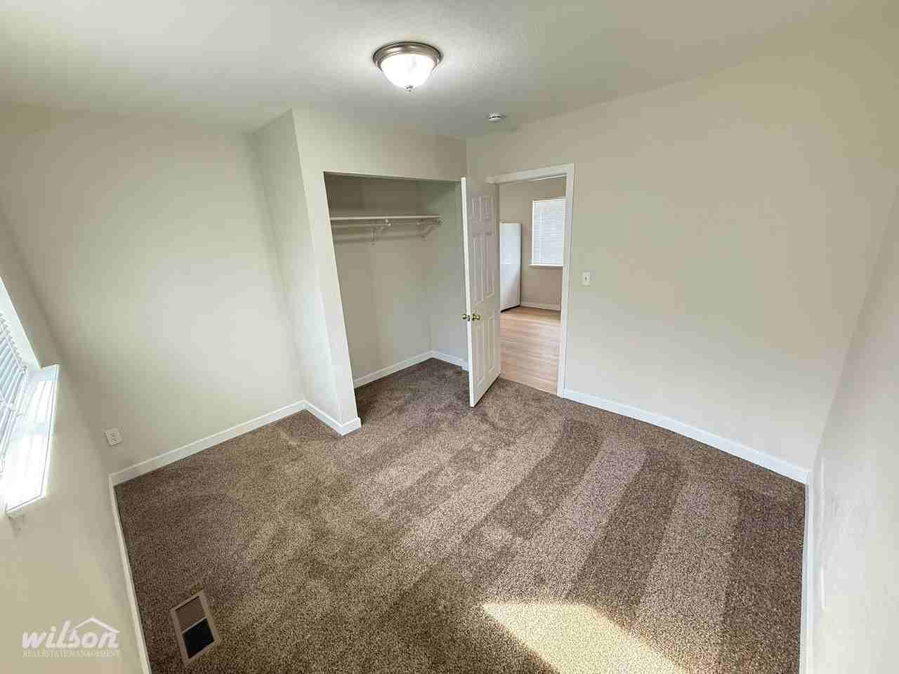 1112 Jefferson Ave - Photo 7 of 16