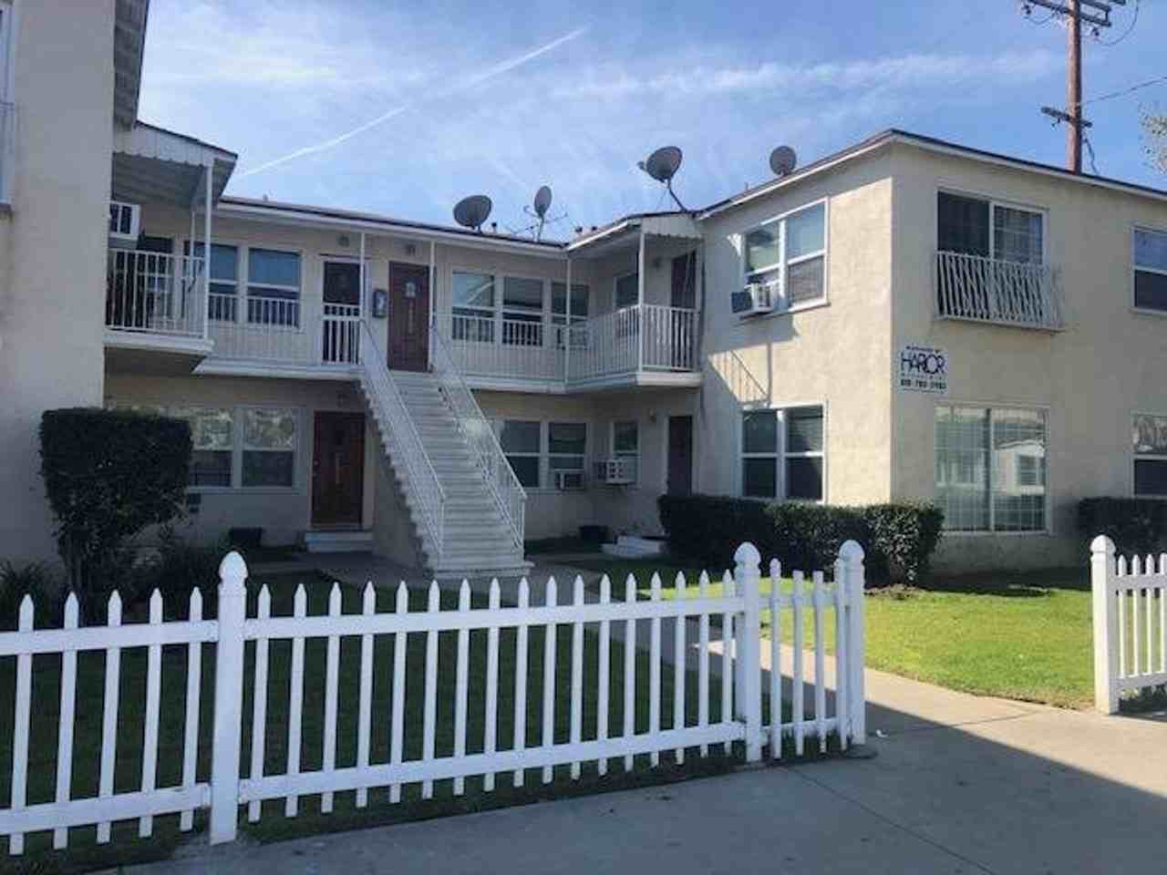 BURBANK 2 189 - Photo 7 of 15