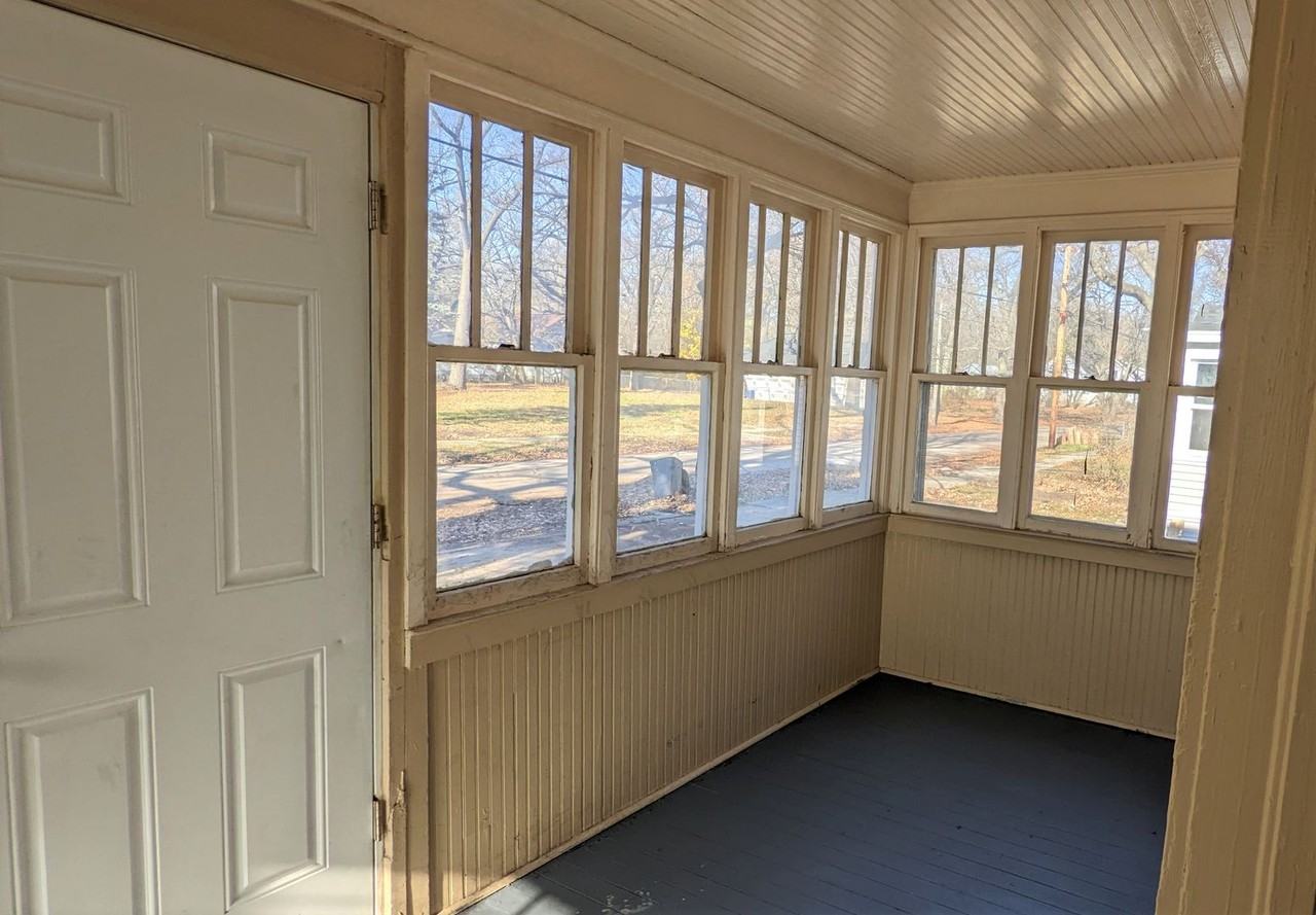 3134 Glendale St - Photo 2 of 9