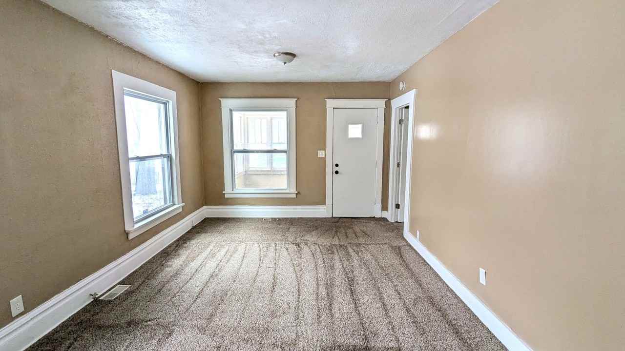 3134 Glendale St - Photo 3 of 9