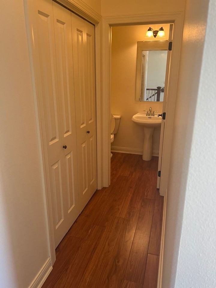 2712 London Dr - Photo 3 of 24