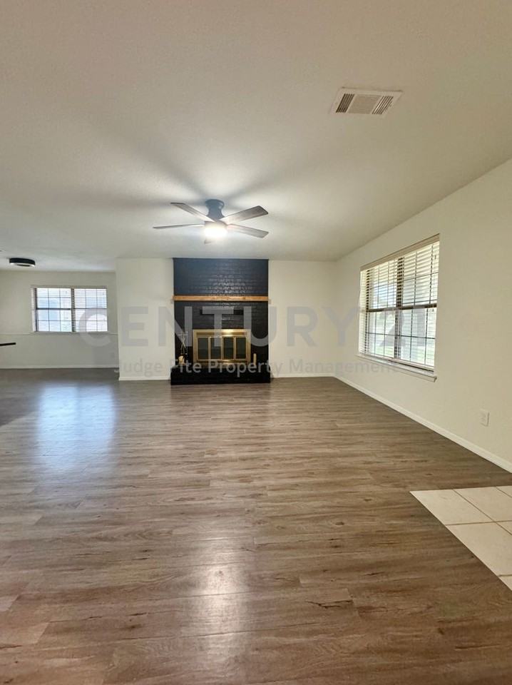 104 Harbor Haven St - Photo 2 of 17
