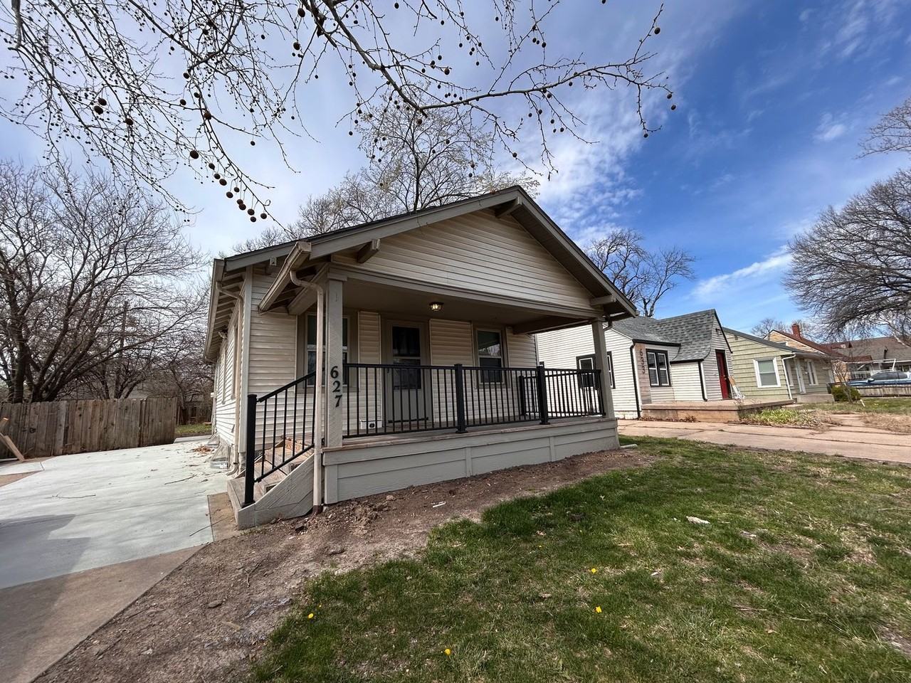 627 N Dellrose Ave - Photo 2 of 10