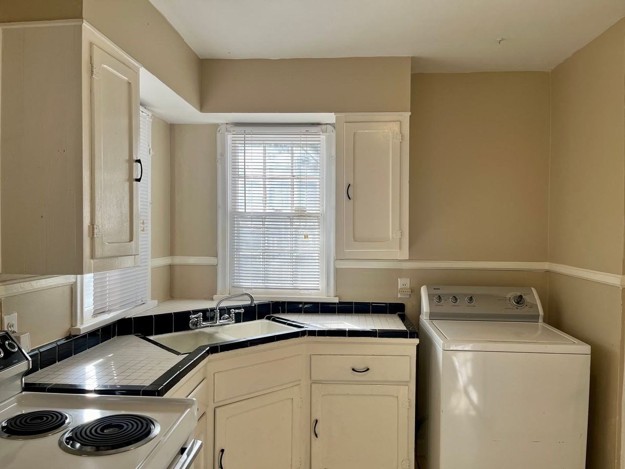 2538 Olive St - Photo 5 of 10