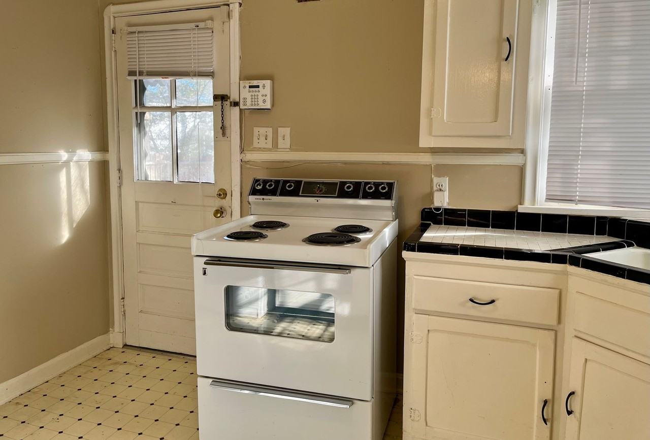 2538 Olive St - Photo 6 of 10