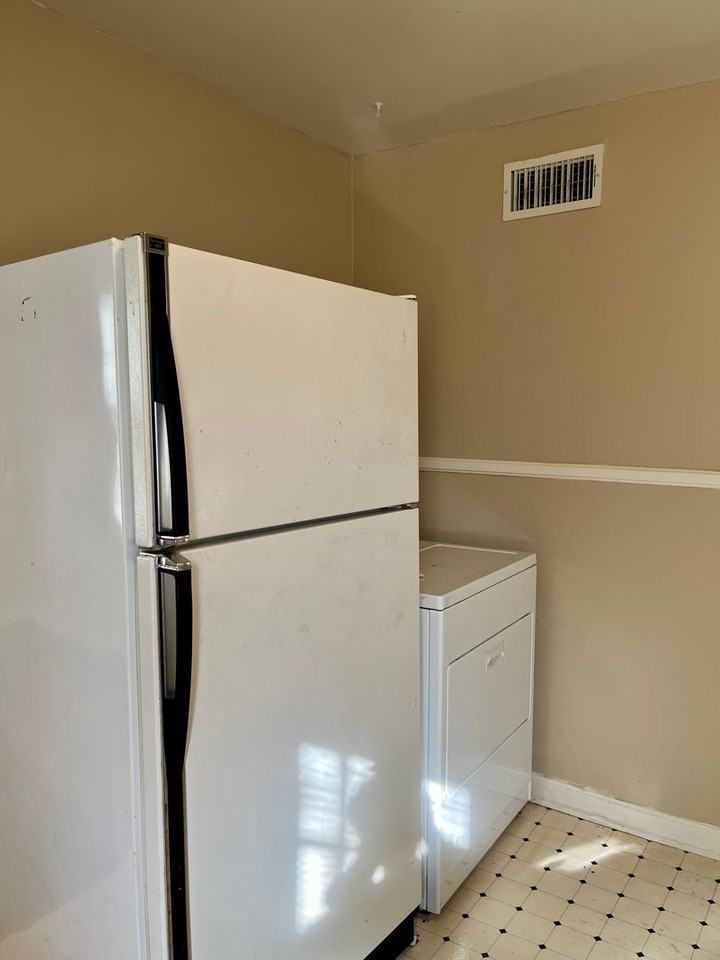 2538 Olive St - Photo 7 of 10