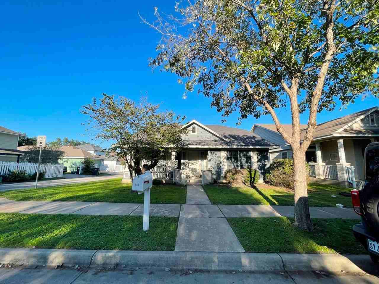 162 Dressen - Photo 2 of 36