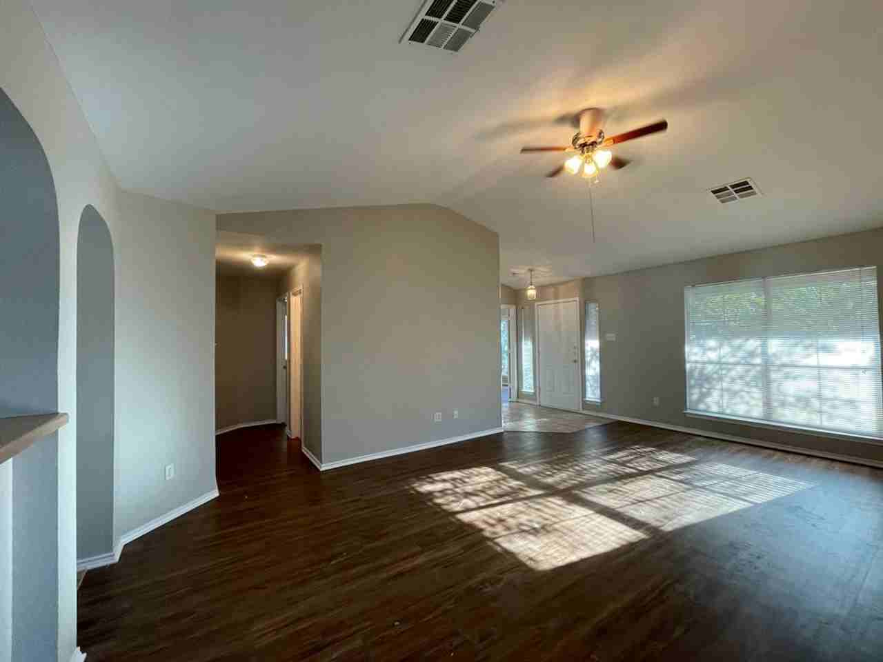 162 Dressen - Photo 4 of 36