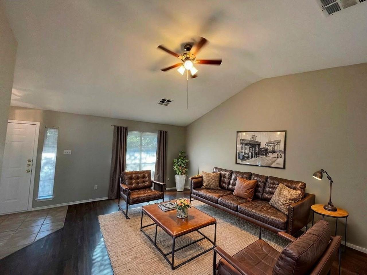 162 Dressen - Photo 5 of 36