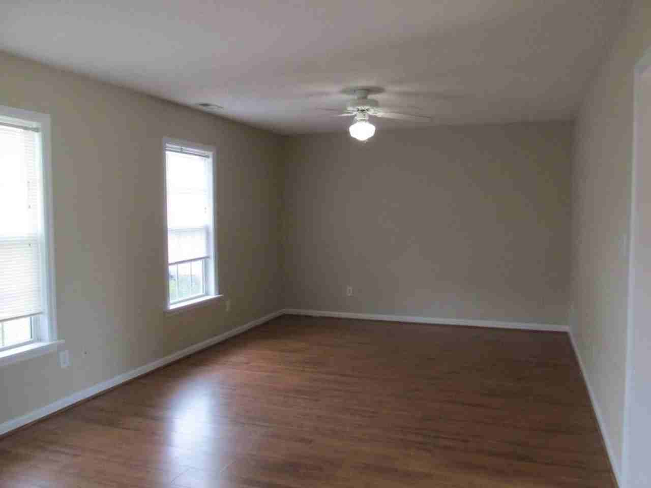 1002 Birch Ct - Photo 2 of 5