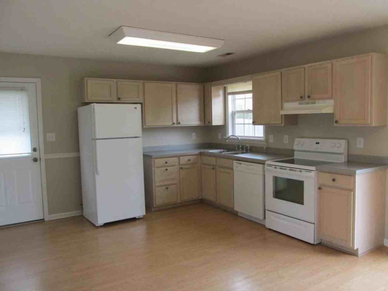 1002 Birch Ct - Photo 3 of 5